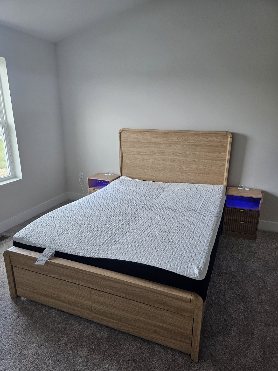 Bedroom furniture assembly
